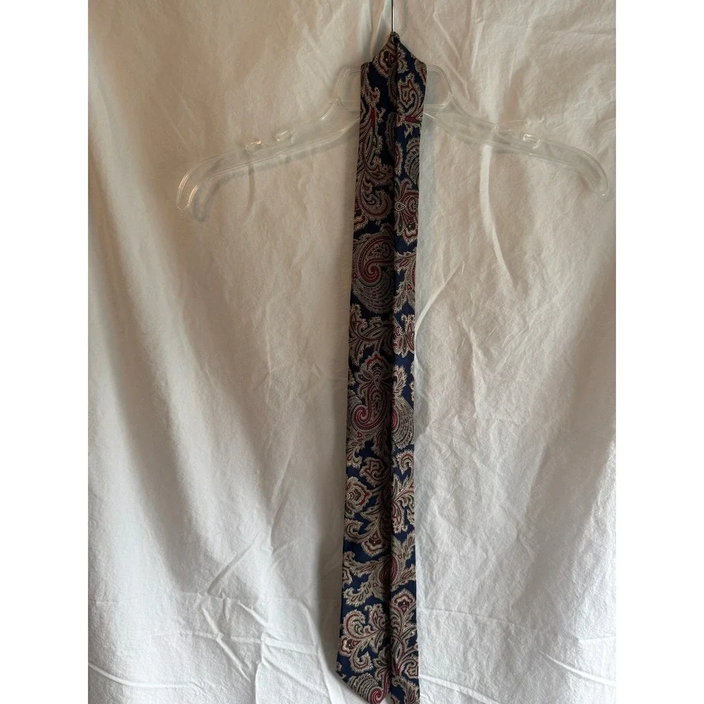 Van Heusen 417 Mens Navy Blue Burgundy Paisley Classic Silk Blend‎ Necktie Tie